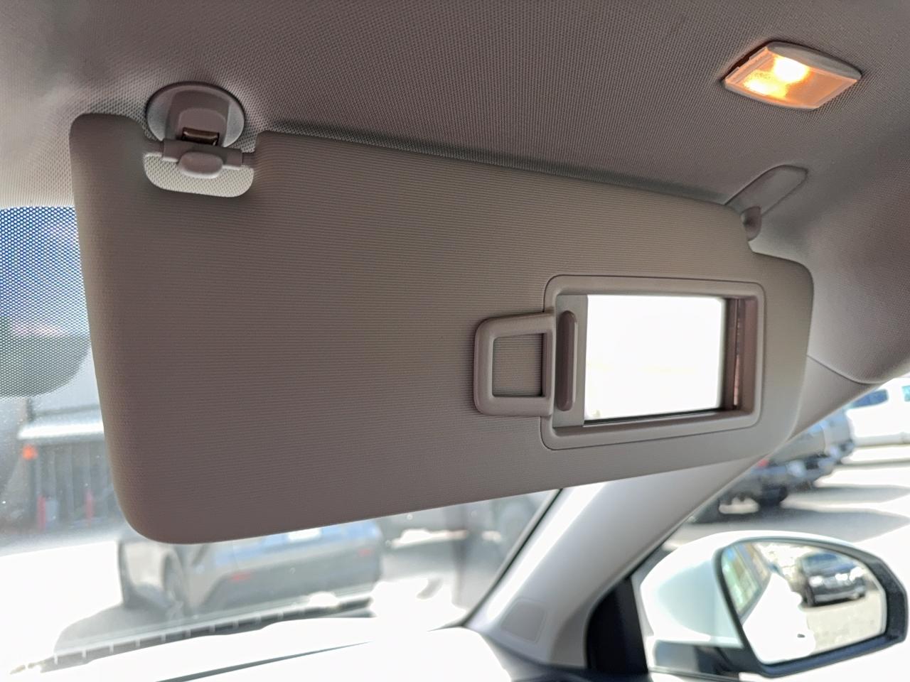 2024 Volkswagen Taos SE SE Photo