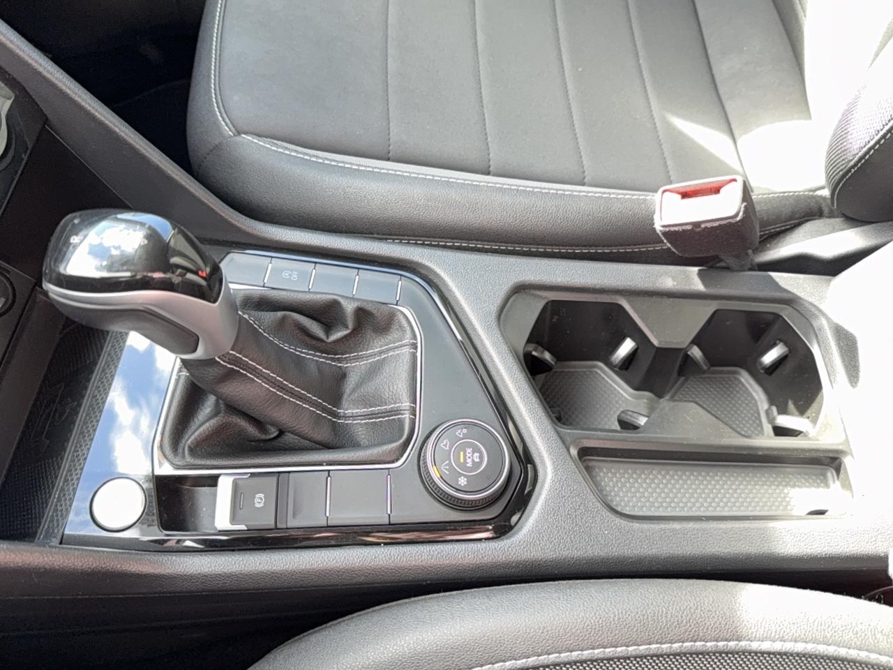 2024 Volkswagen Taos SE SE Photo