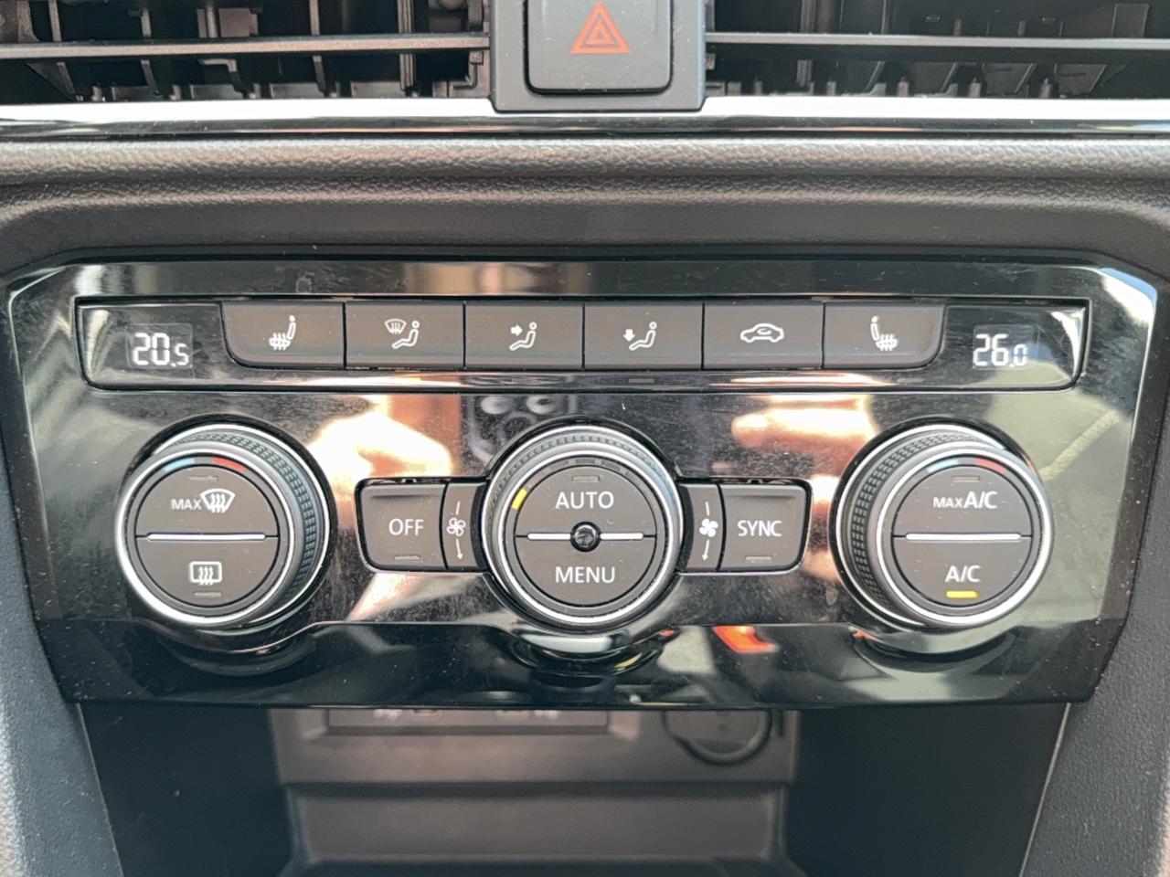 2024 Volkswagen Taos SE SE Photo