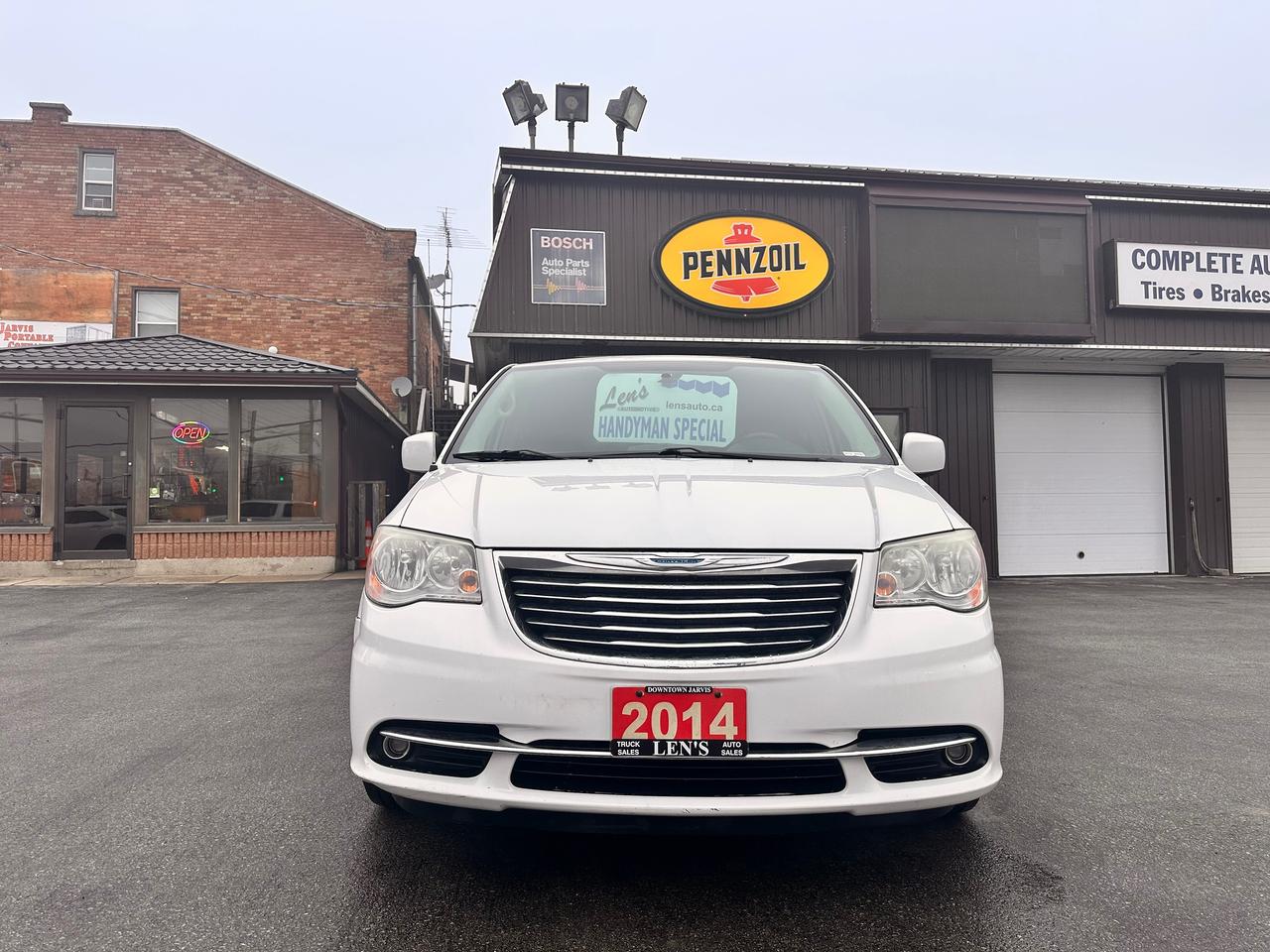 2014 Chrysler Town & Country PREMIUM CHRYSTLER VAN, DVD, WARRANTY AVAB! Photo