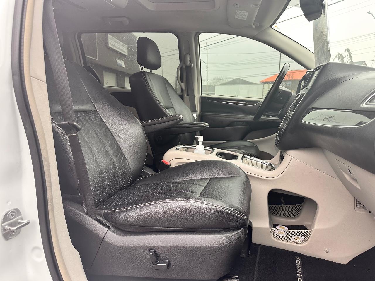 2014 Chrysler Town & Country PREMIUM CHRYSTLER VAN, DVD, WARRANTY AVAB! Photo