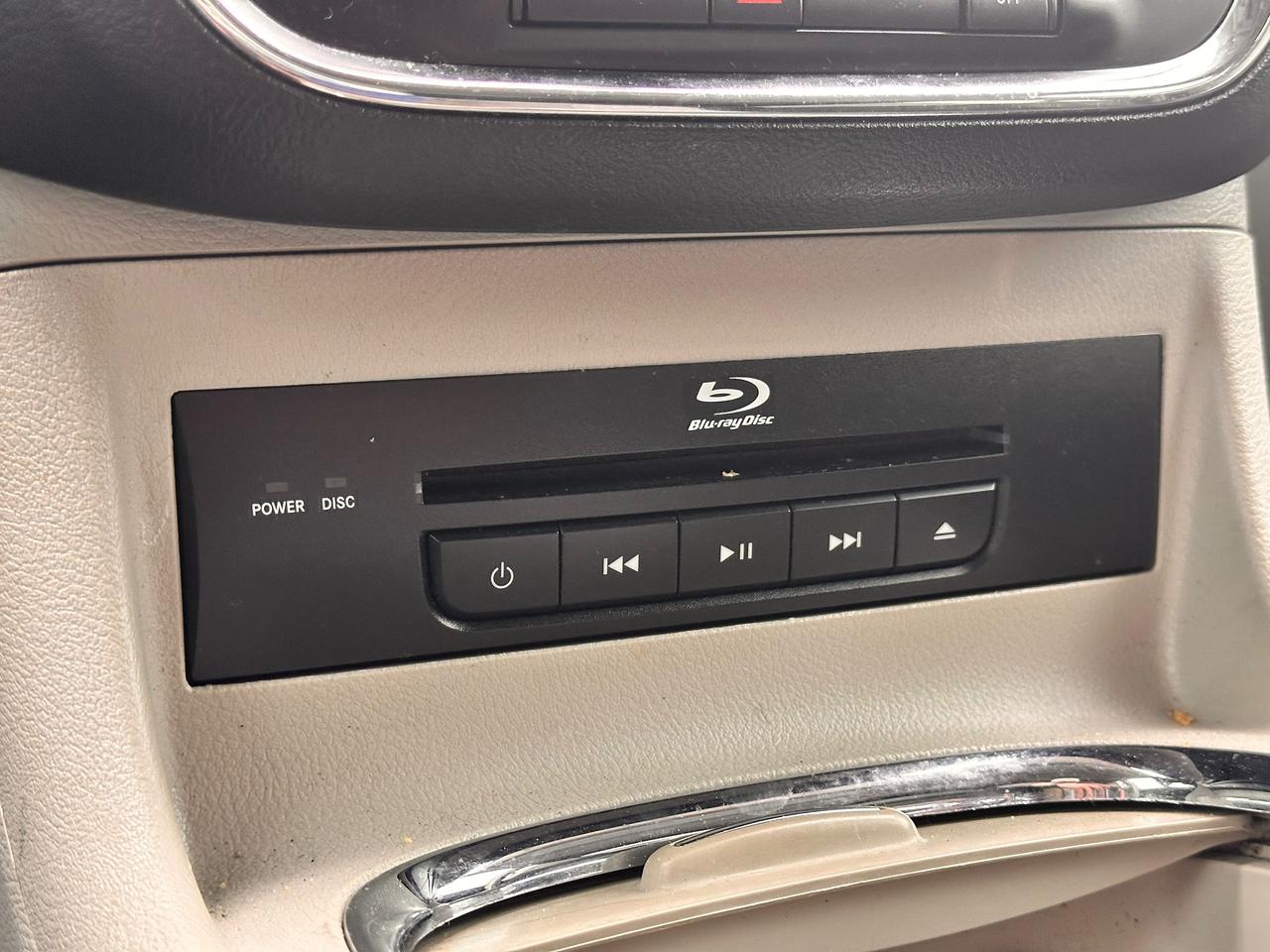 2014 Chrysler Town & Country PREMIUM CHRYSTLER VAN, DVD, WARRANTY AVAB! Photo