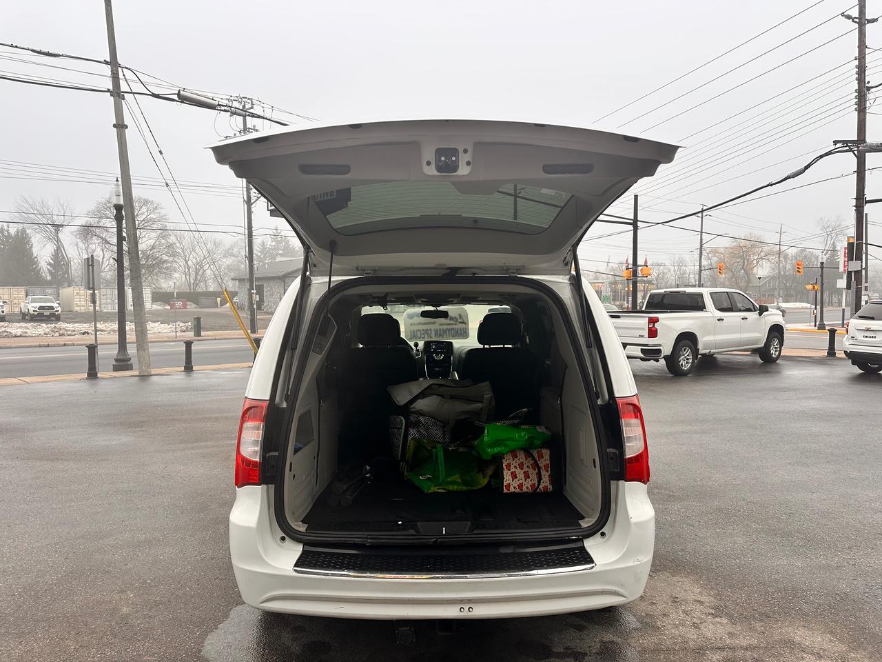 2014 Chrysler Town & Country PREMIUM CHRYSTLER VAN, DVD, WARRANTY AVAB! Photo