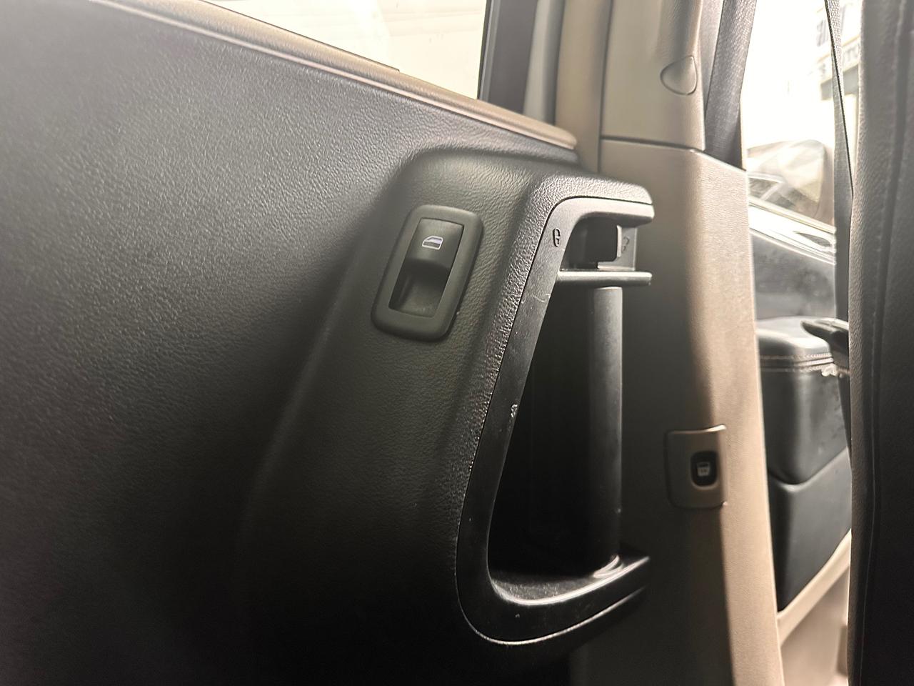 2014 Chrysler Town & Country PREMIUM CHRYSTLER VAN, DVD, WARRANTY AVAB! Photo