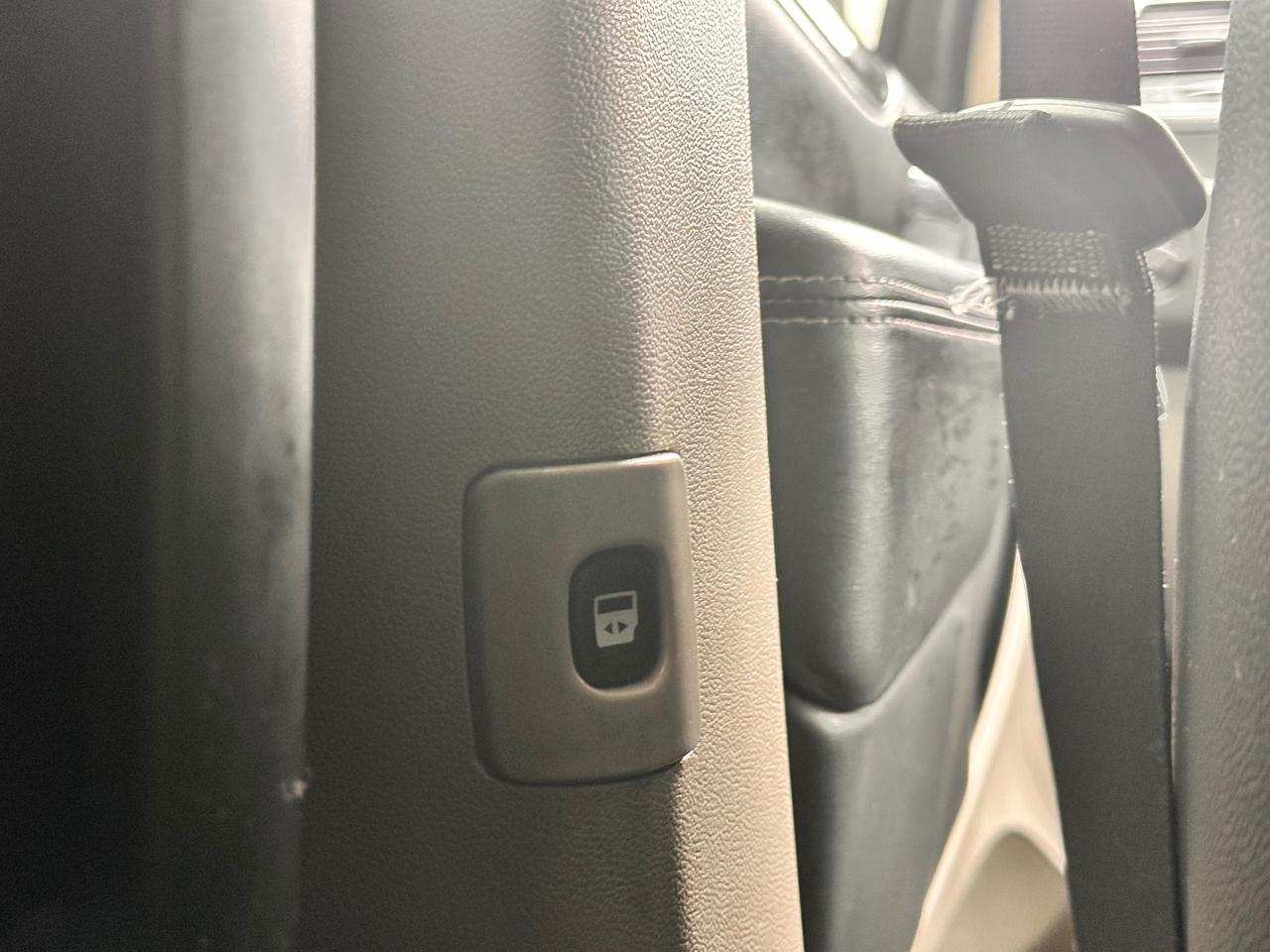 2014 Chrysler Town & Country PREMIUM CHRYSTLER VAN, DVD, WARRANTY AVAB! Photo