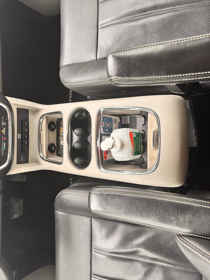 2014 Chrysler Town & Country PREMIUM CHRYSTLER VAN, DVD, WARRANTY AVAB! Photo