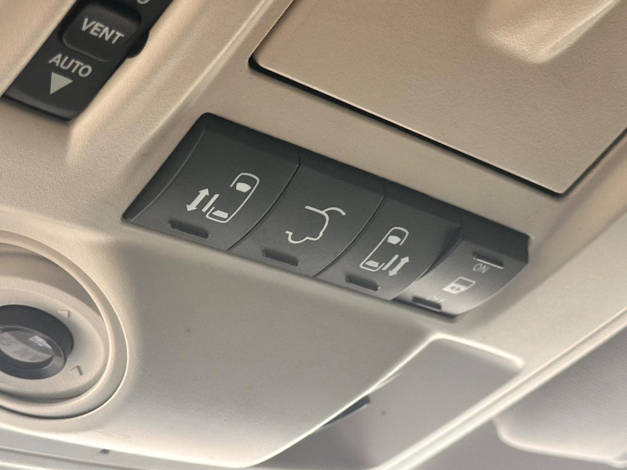 2014 Chrysler Town & Country PREMIUM CHRYSTLER VAN, DVD, WARRANTY AVAB! Photo