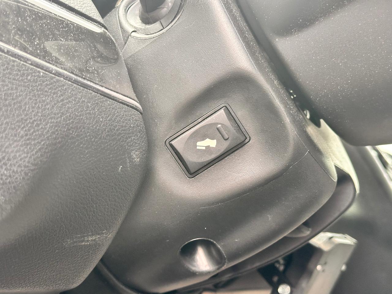 2014 Chrysler Town & Country PREMIUM CHRYSTLER VAN, DVD, WARRANTY AVAB! Photo