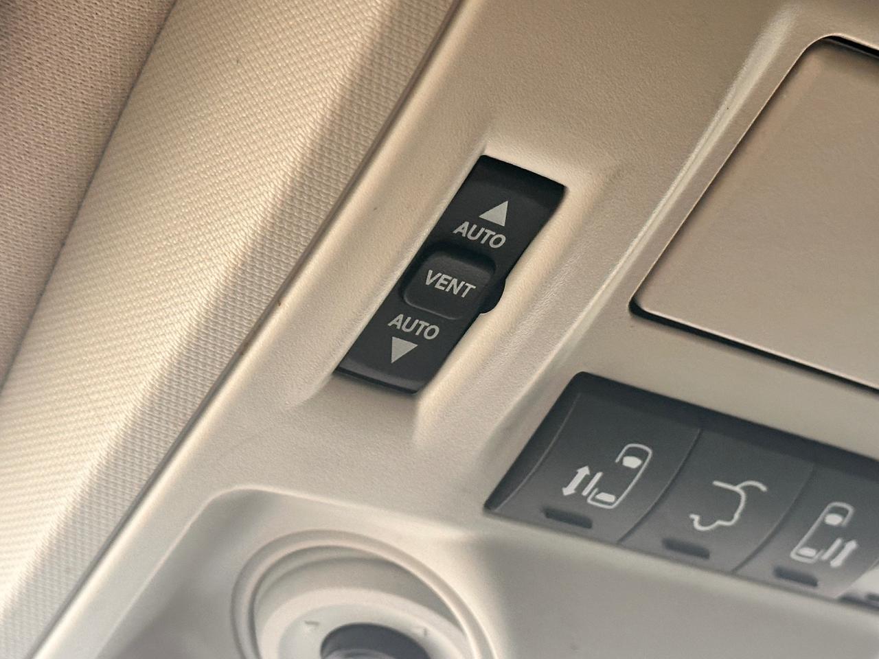 2014 Chrysler Town & Country PREMIUM CHRYSTLER VAN, DVD, WARRANTY AVAB! Photo