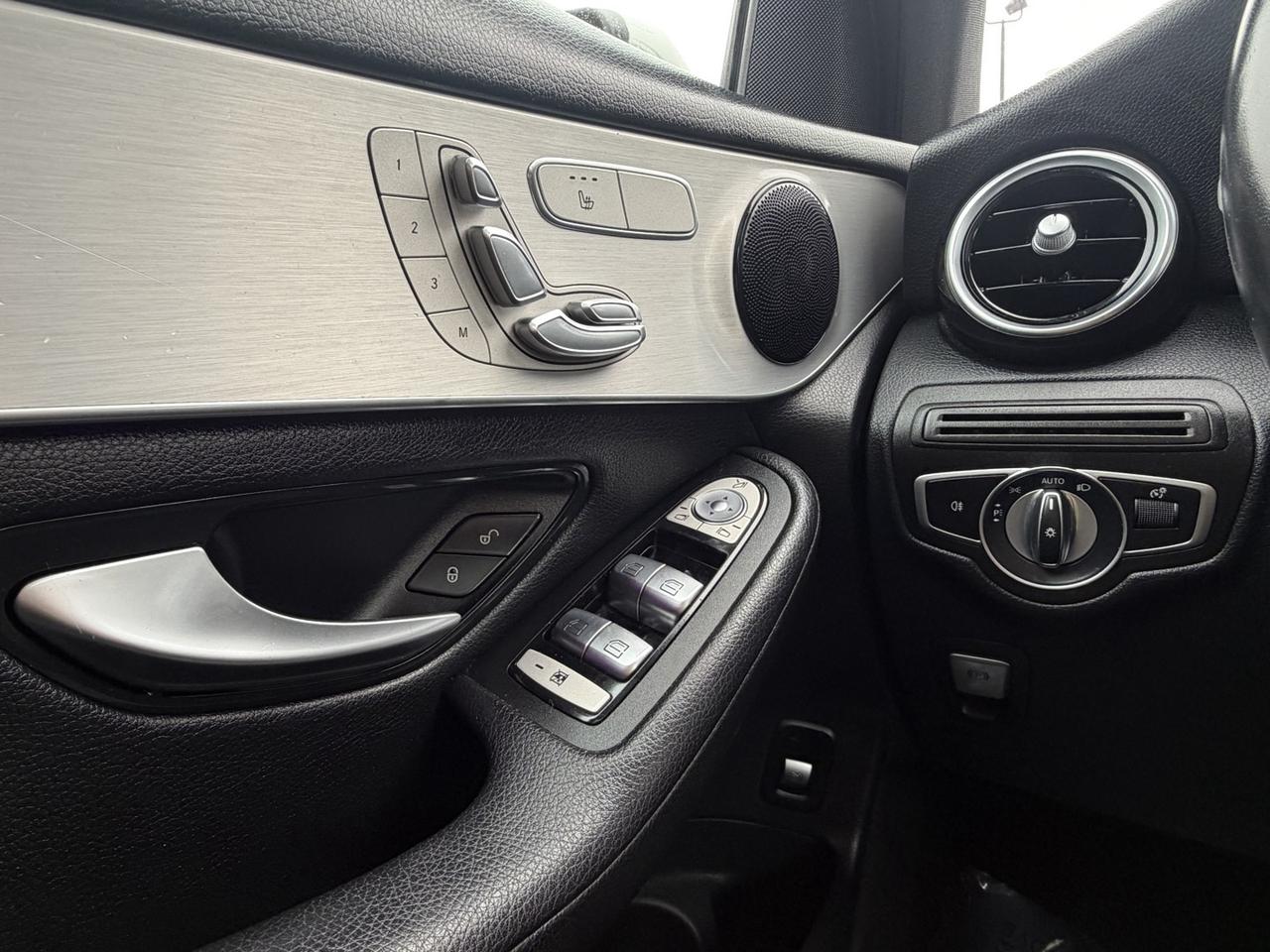 2021 Mercedes-Benz GLC GLC 300 4MATIC SUV Photo