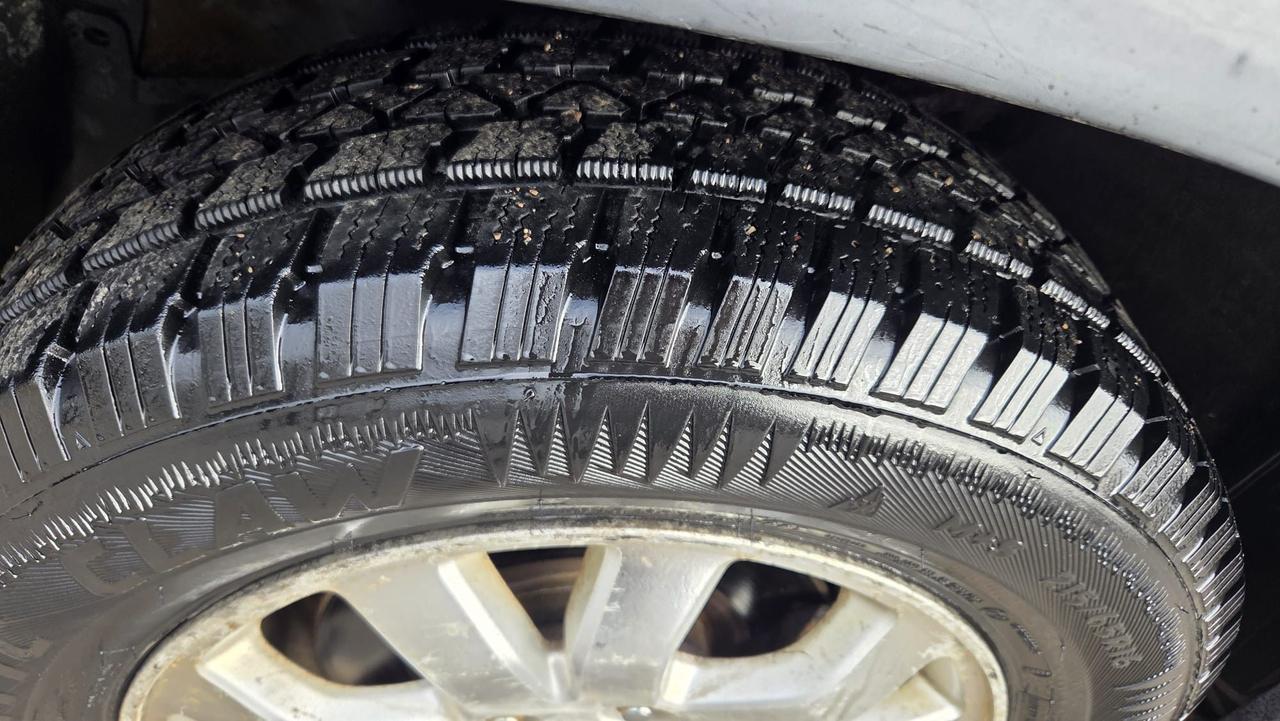 2005 Honda CR-V EX-L, RUNS AND DRIVES WELL, AS IS SPECIAL Photo