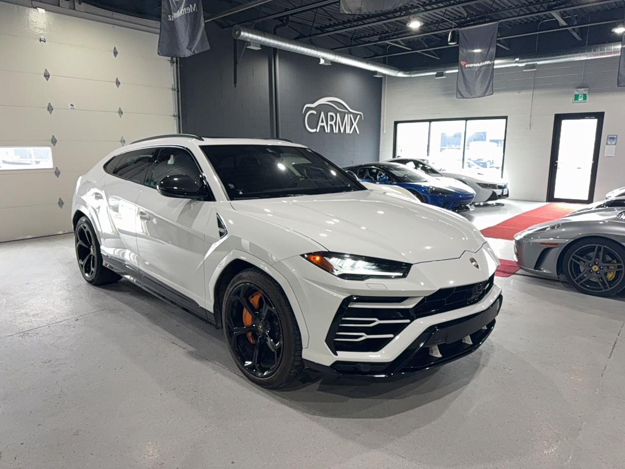 2021 Lamborghini Urus  - Photo #1