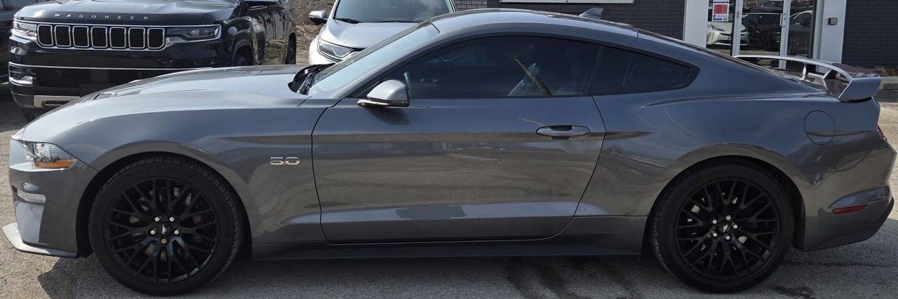 2021 Ford Mustang GT PREMIUM / PERFORMANCE PKG/ LEATHER / HTD SEATS Photo
