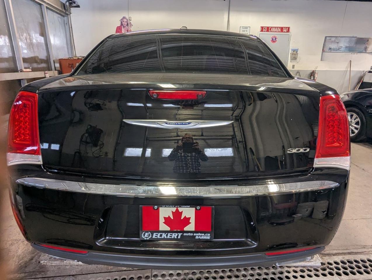 2017 Chrysler 300 Touring WITH LEATHER/SUNROOF!! Photo