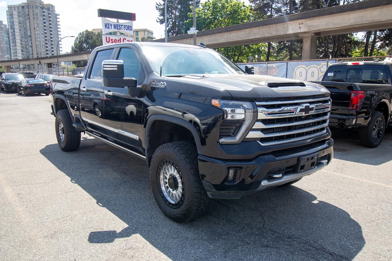 2025 Chevrolet Silverado 3500 4WD Crew Cab 159" High Country 5th Wheel Photo3