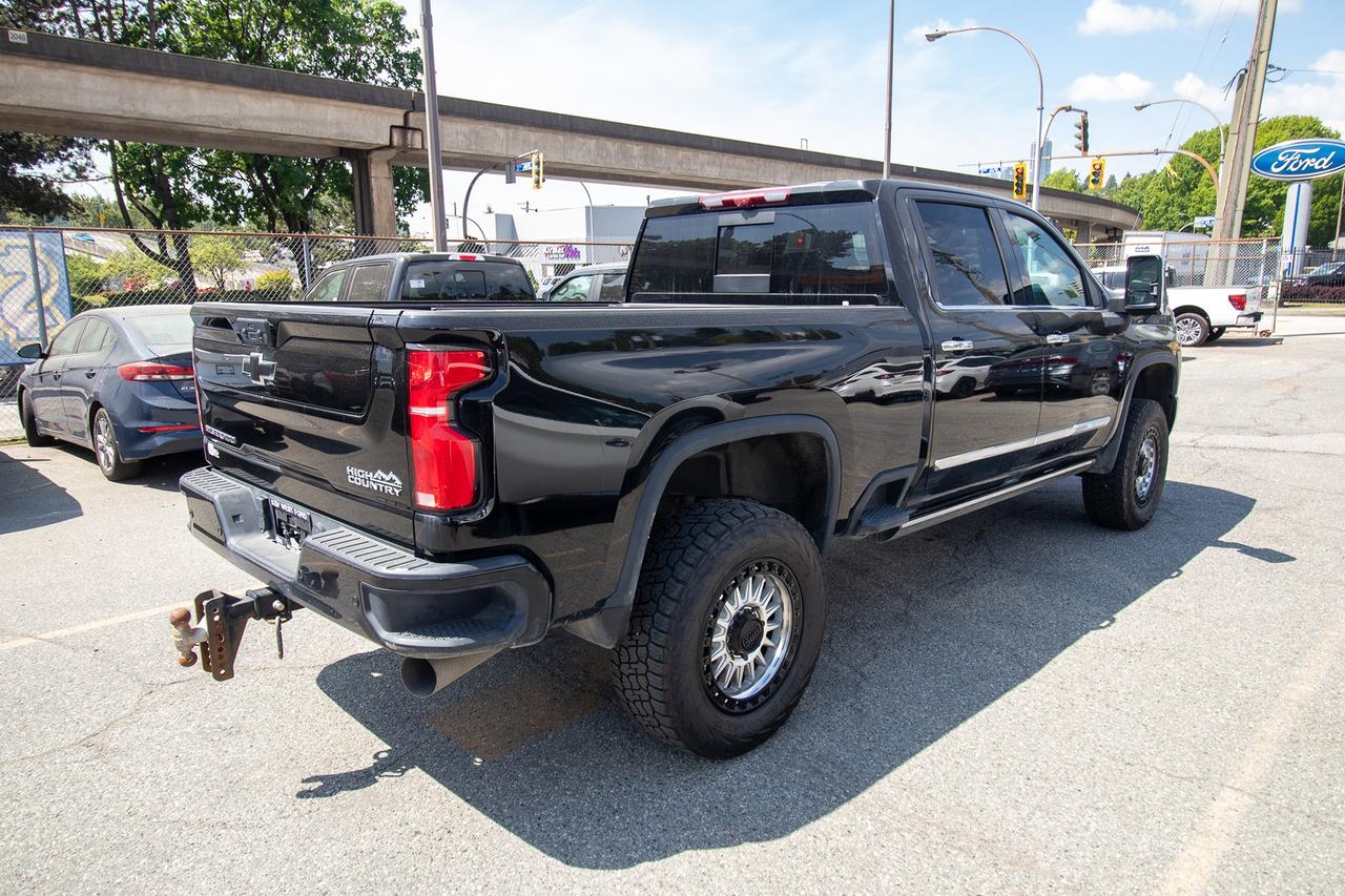 2025 Chevrolet Silverado 3500 4WD Crew Cab 159" High Country 5th Wheel Photo4