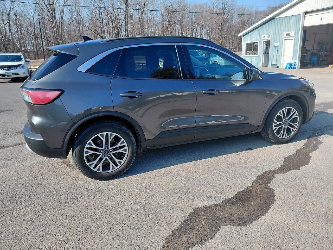 2020 Ford Escape SEL Photo2