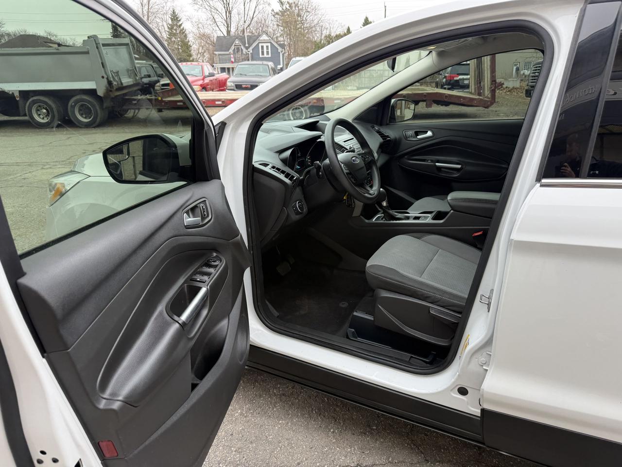 2017 Ford Escape SE Photo