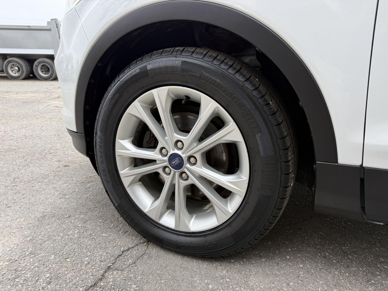 2017 Ford Escape SE Photo