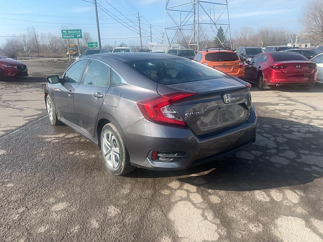 2017 Honda Civic LX Photo4