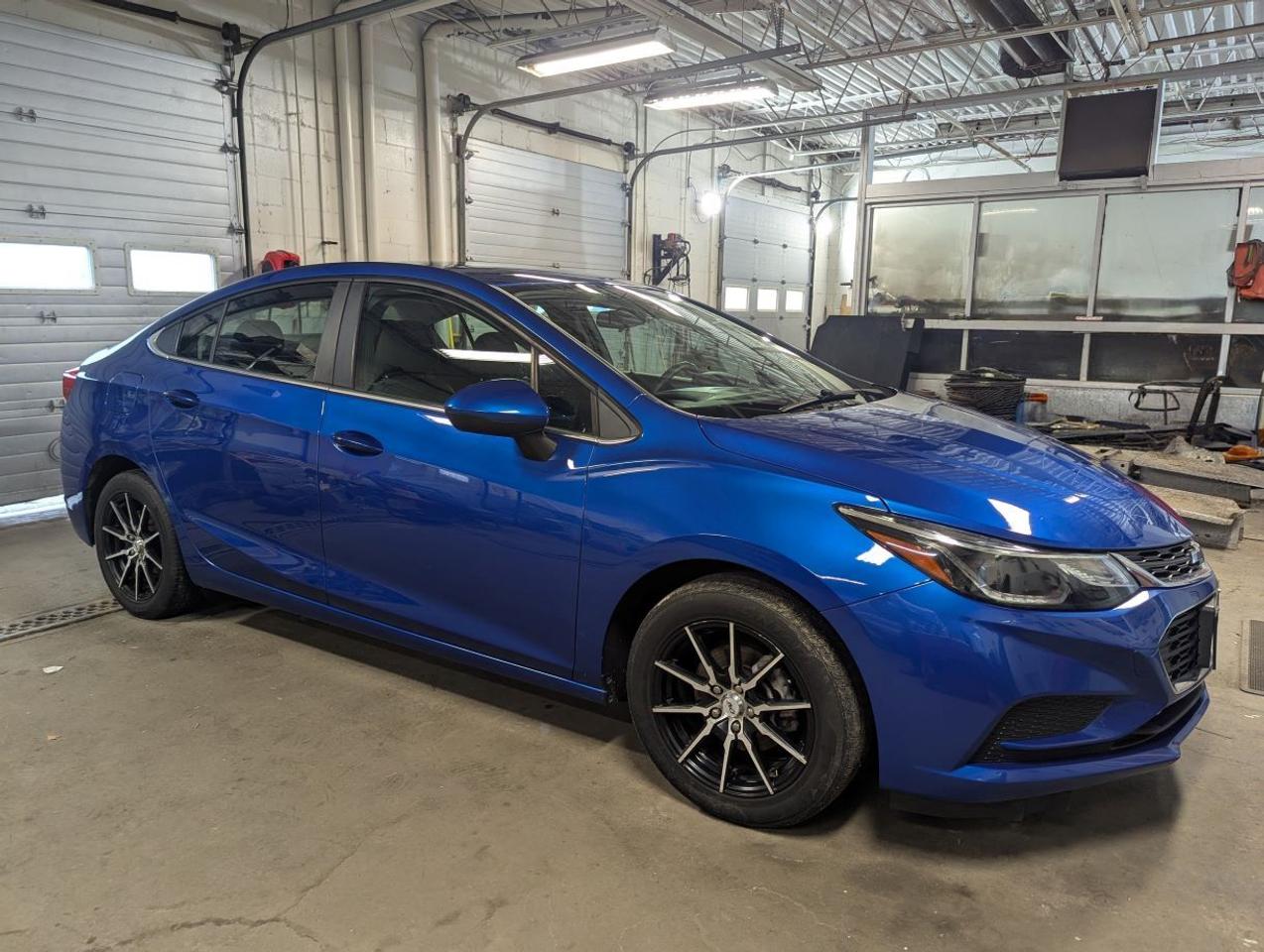 2017 Chevrolet Cruze LT WITH 1.4L TURBO!! Photo