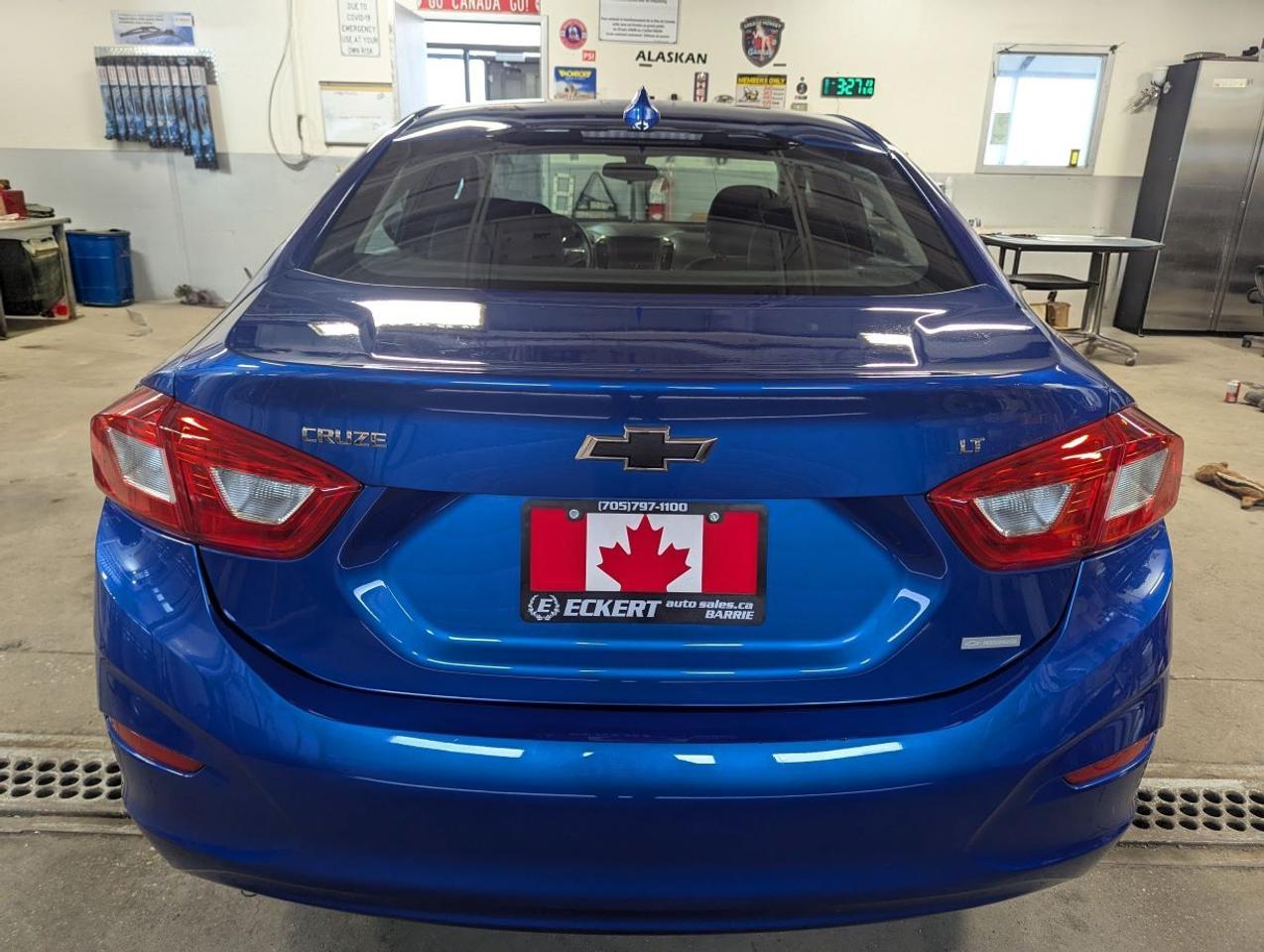 2017 Chevrolet Cruze LT WITH 1.4L TURBO!! Photo3