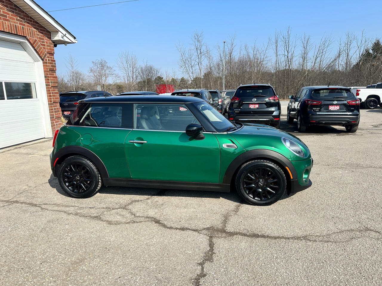 2021 MINI Cooper COOPER 2DR Heated Leather Sunroof CarPlay NAV XM Photo4