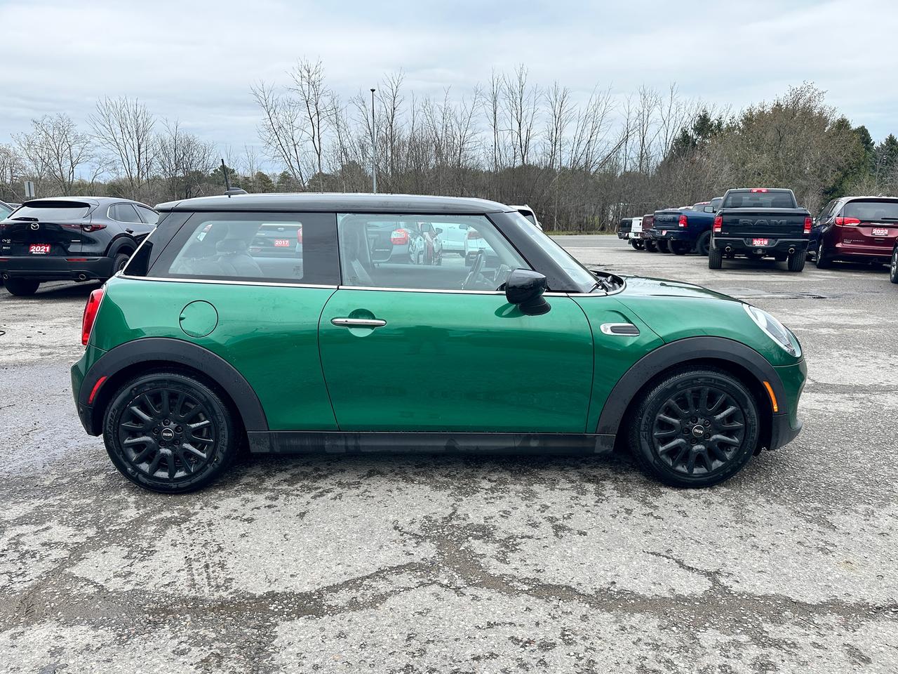 2021 MINI Cooper COOPER 2DR Heated Leather Sunroof CarPlay NAV XM Photo4