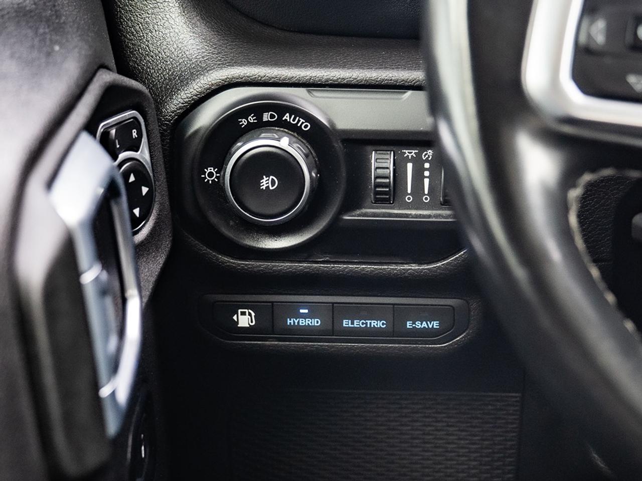 2021 Jeep Wrangler Unlimited Sahara 4X4 Hybrid Photo9