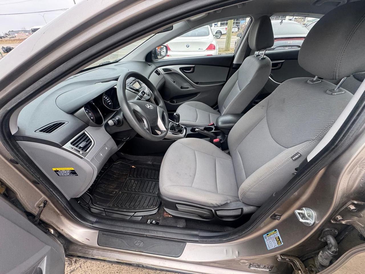 2013 Hyundai Elantra L, MANUAL, ONLY 124KMS, WELL MAINTAINED, CERTIFIED Photo