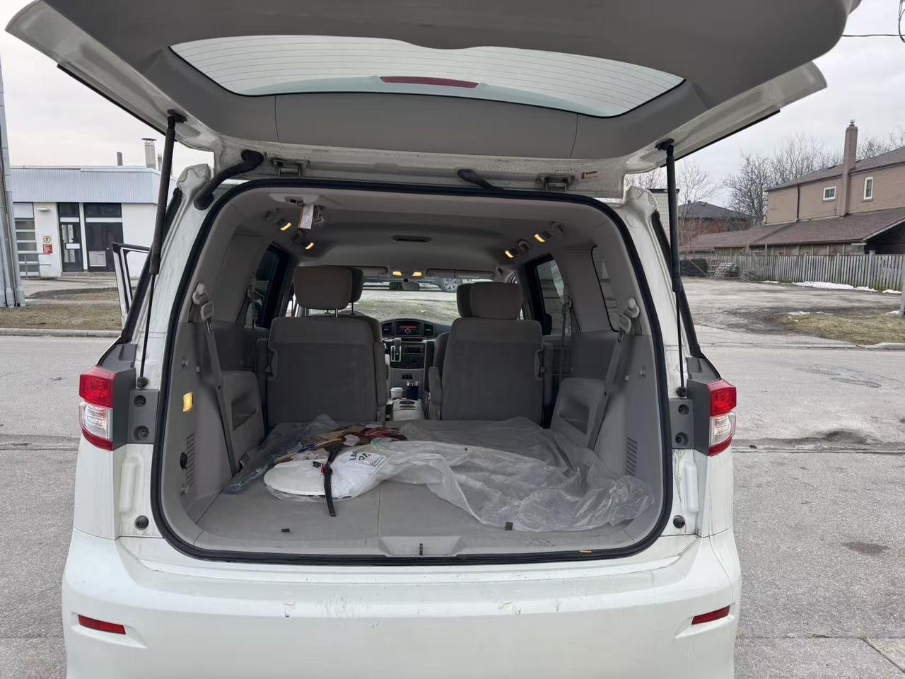 2012 Nissan Quest S Photo