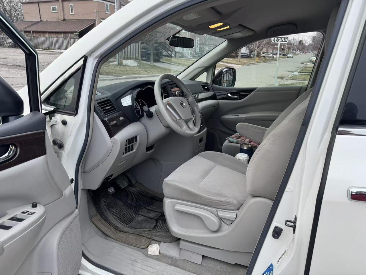 2012 Nissan Quest S Photo