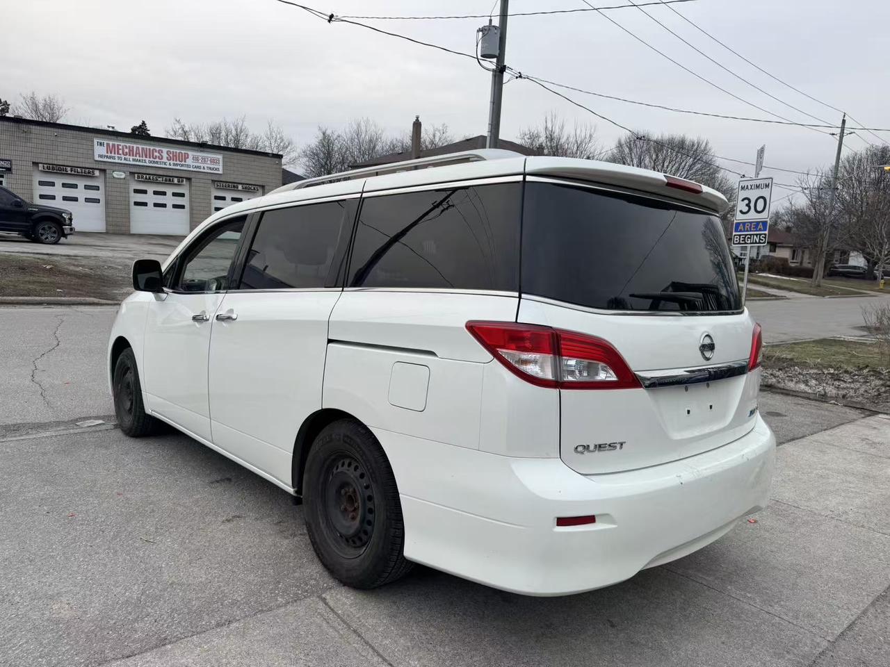 2012 Nissan Quest S Photo