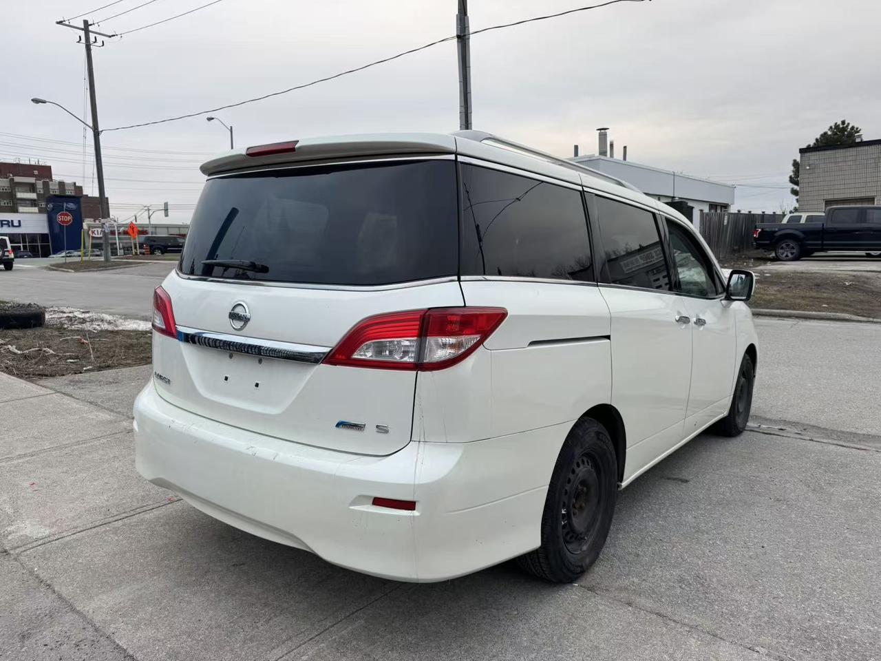 2012 Nissan Quest S Photo