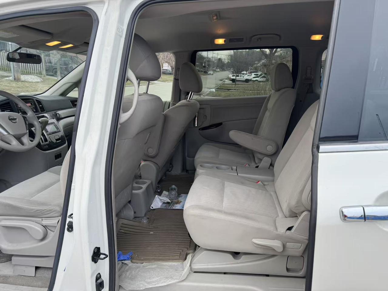 2012 Nissan Quest S Photo