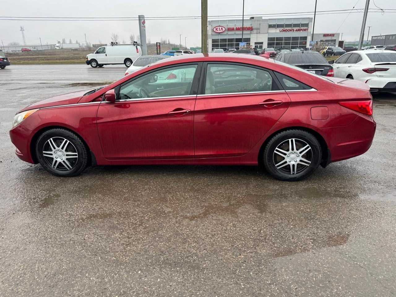 2011 Hyundai Sonata GL Photo