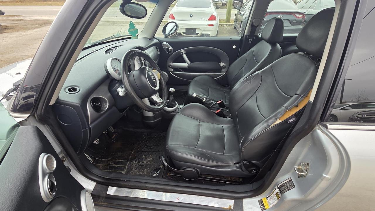 2006 MINI Cooper S, DOES NOT START, MANUAL, AS IS SPECIAL Photo