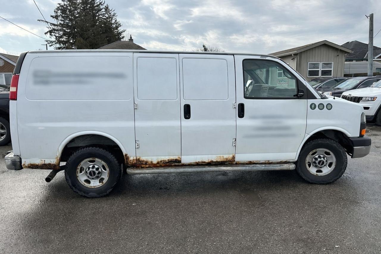 2010 GMC Savana Cargo Van RUNS, NOT DRIVEABLE, NO BRAKES, NO POWERSTEERING Photo3