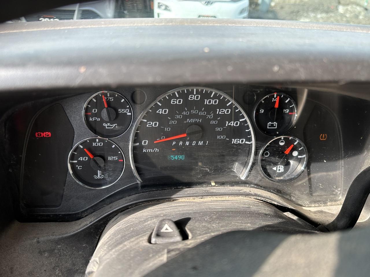 2010 GMC Savana Cargo Van RUNS, NOT DRIVEABLE, NO BRAKES, NO POWERSTEERING Photo