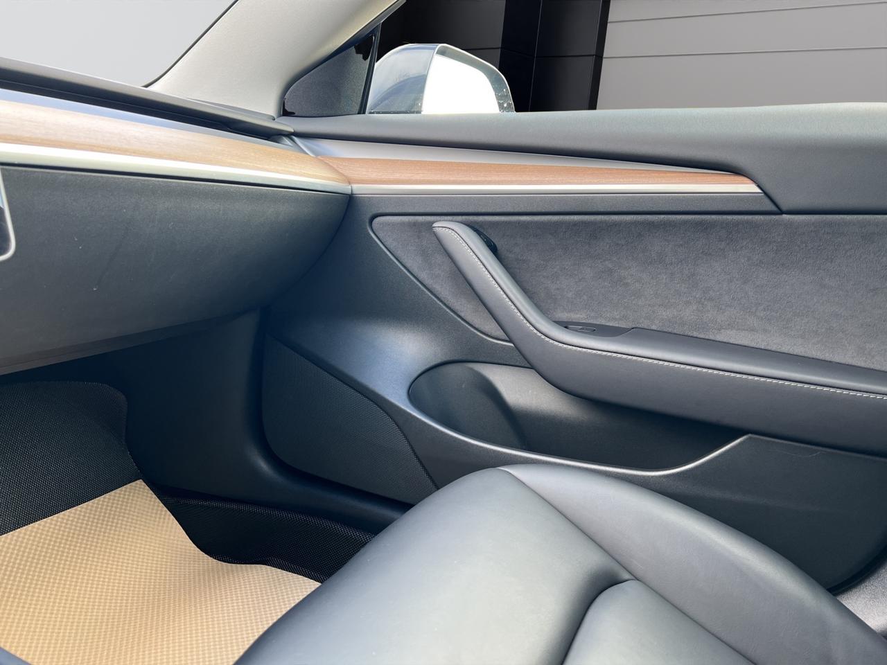 2022 Tesla Model 3 One Owner - Navigation System - Reverse Camera !! Photo