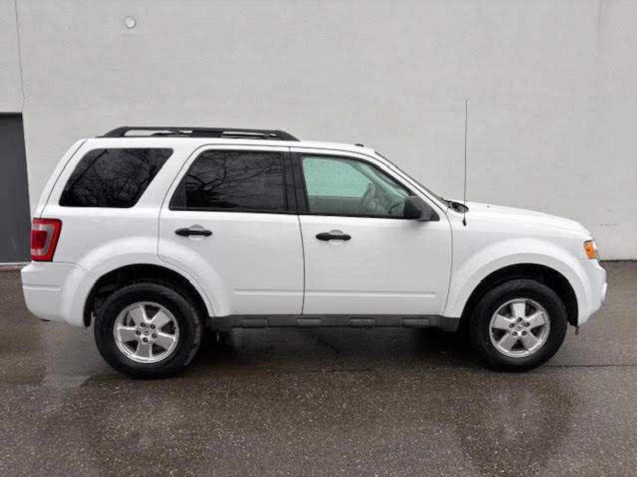 2012 Ford Escape XLT **ONLY 54,000KM-1 OWNER-2 SETS OF WHEELS-NEW TIRES** Photo