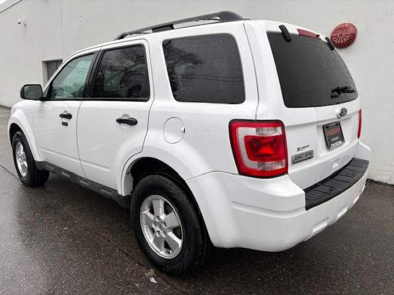 2012 Ford Escape XLT **ONLY 54,000KM-1 OWNER-2 SETS OF WHEELS-NEW TIRES** Photo