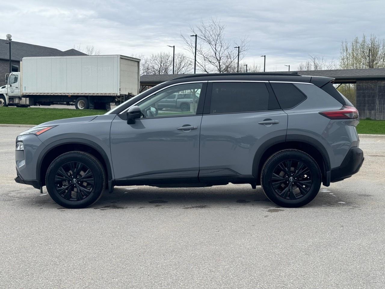2023 Nissan Rogue Midnight Edition Photo