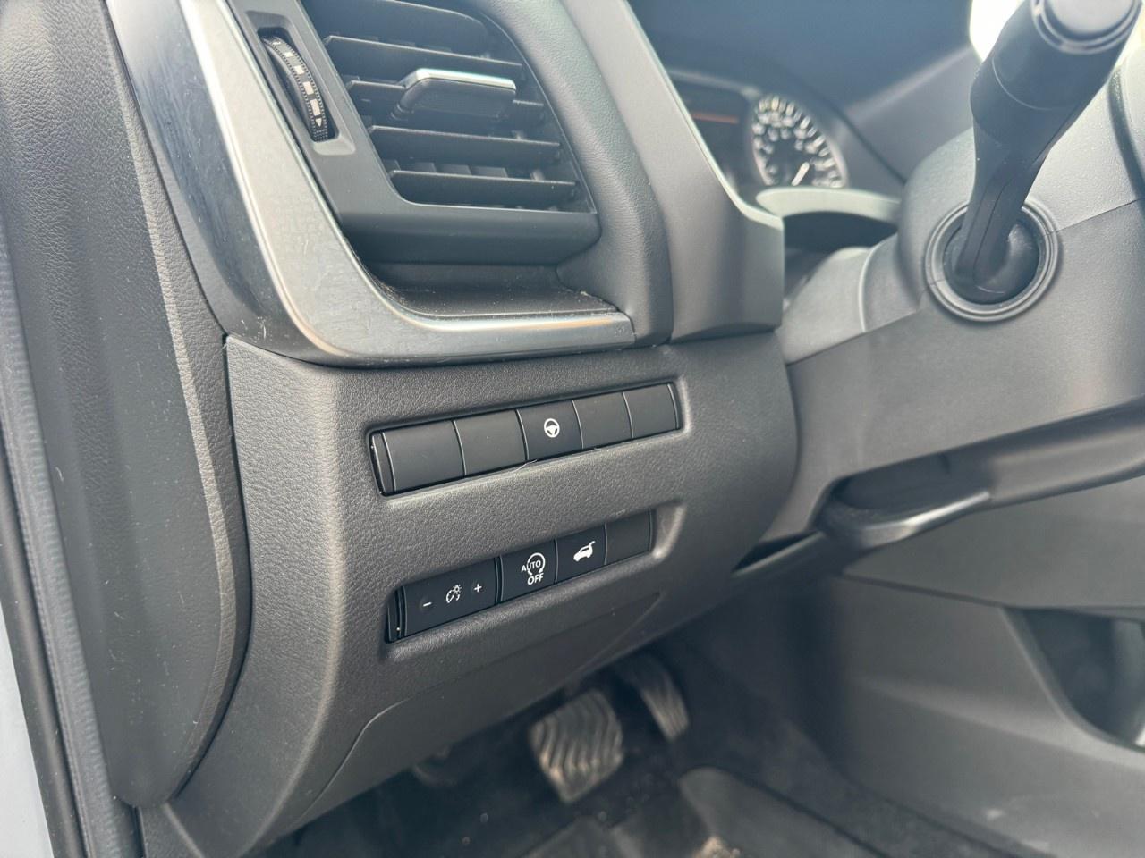 2023 Nissan Rogue Midnight Edition Photo