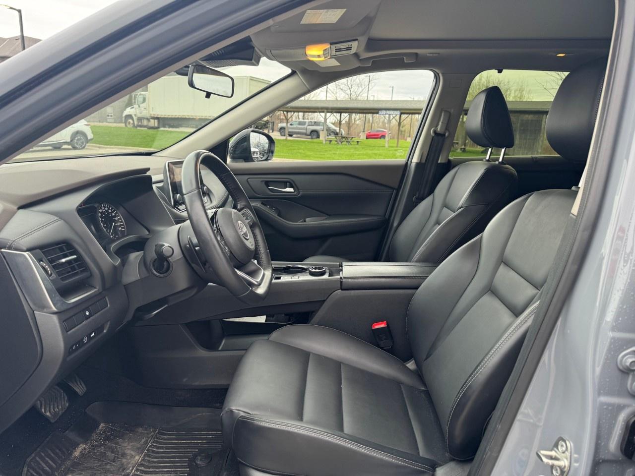 2023 Nissan Rogue Midnight Edition Photo