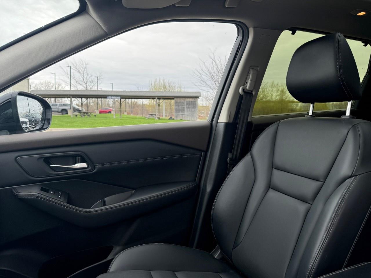 2023 Nissan Rogue Midnight Edition Photo