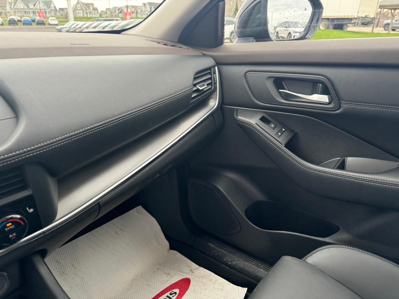 2023 Nissan Rogue Midnight Edition Photo