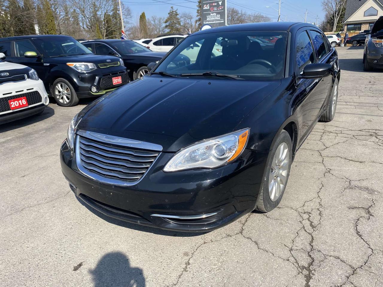 2014 Chrysler 200 4dr Sdn LX Photo