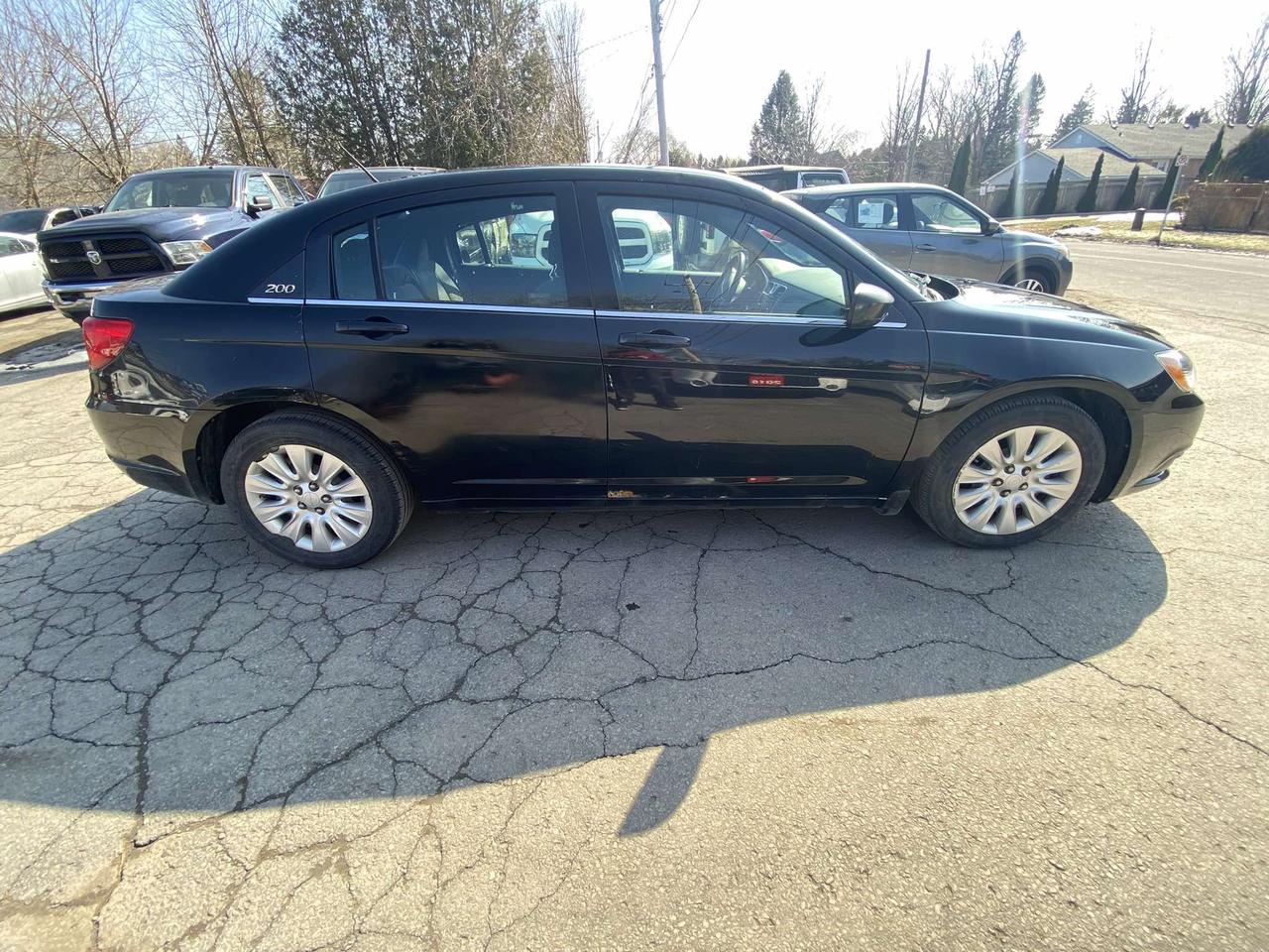 2014 Chrysler 200 4dr Sdn LX Photo