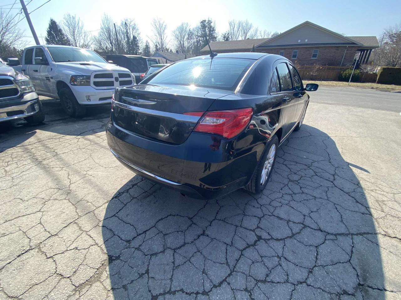 2014 Chrysler 200 4dr Sdn LX Photo